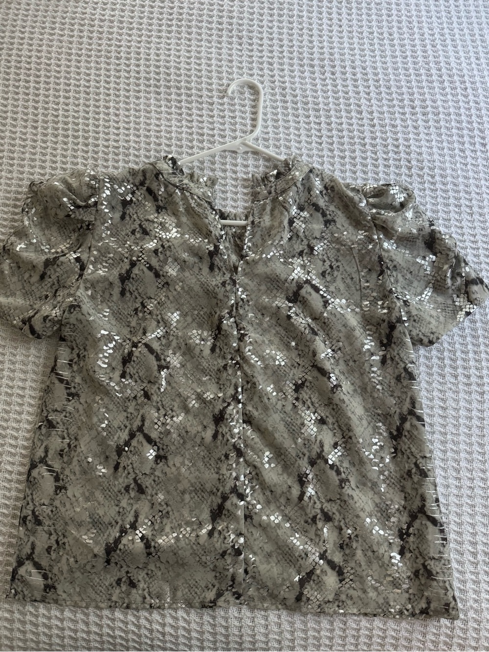 THML Andie Metallic Silver Snake Print Ruffle Sleeve Blouse Medium